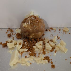 Bevroren Biscoff witte chocolade koekjesdeeg met Lotus Speculoos om zelf te bakken