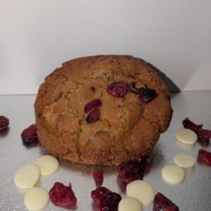 Vers afgebakken Cranberry witte chocolade koekje